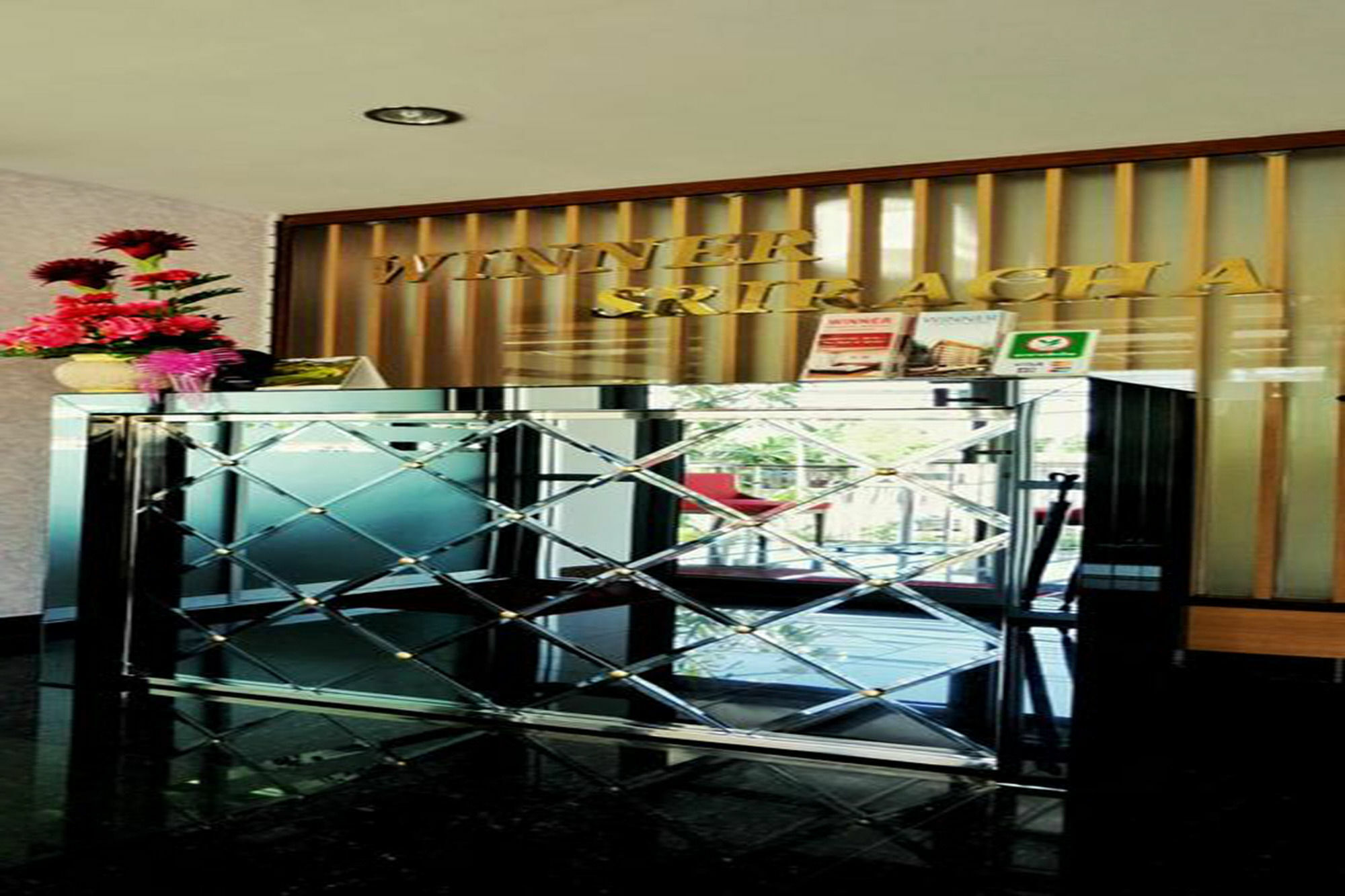 Winner Sriracha Serviced Apartment Si Racha Exteriér fotografie